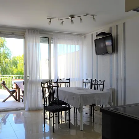 Jenna - Sindy Apartament *