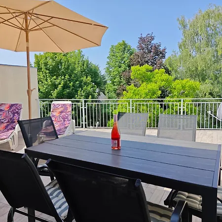 Jenna - Sindy Apartman Balatonszárszó
